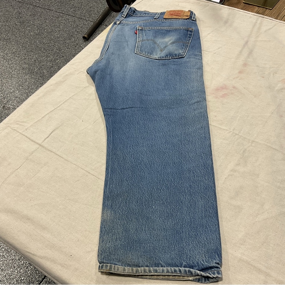 Levis 501xx Jeans Straight Fit Vintage Wash Denim Red Tab 46” measures 42”